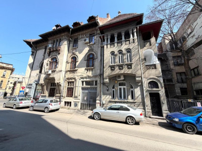 Unirii | Interwar Office • Villa Apartment • 4 Rooms | Private Heating System
