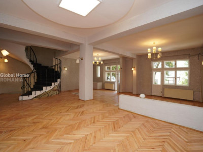 Vilă 12 Camere | 520 MP Utili | Curte | D+P+2 | Ideal Birouri / Clinică