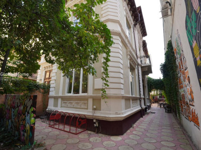 Vilă 1940 | 11 Camere | Curte | Romana | Ultracentral