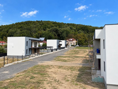 De vanzare | Locuinte moderne P+1E | 4 Dormitoare | Vedere spre padure 